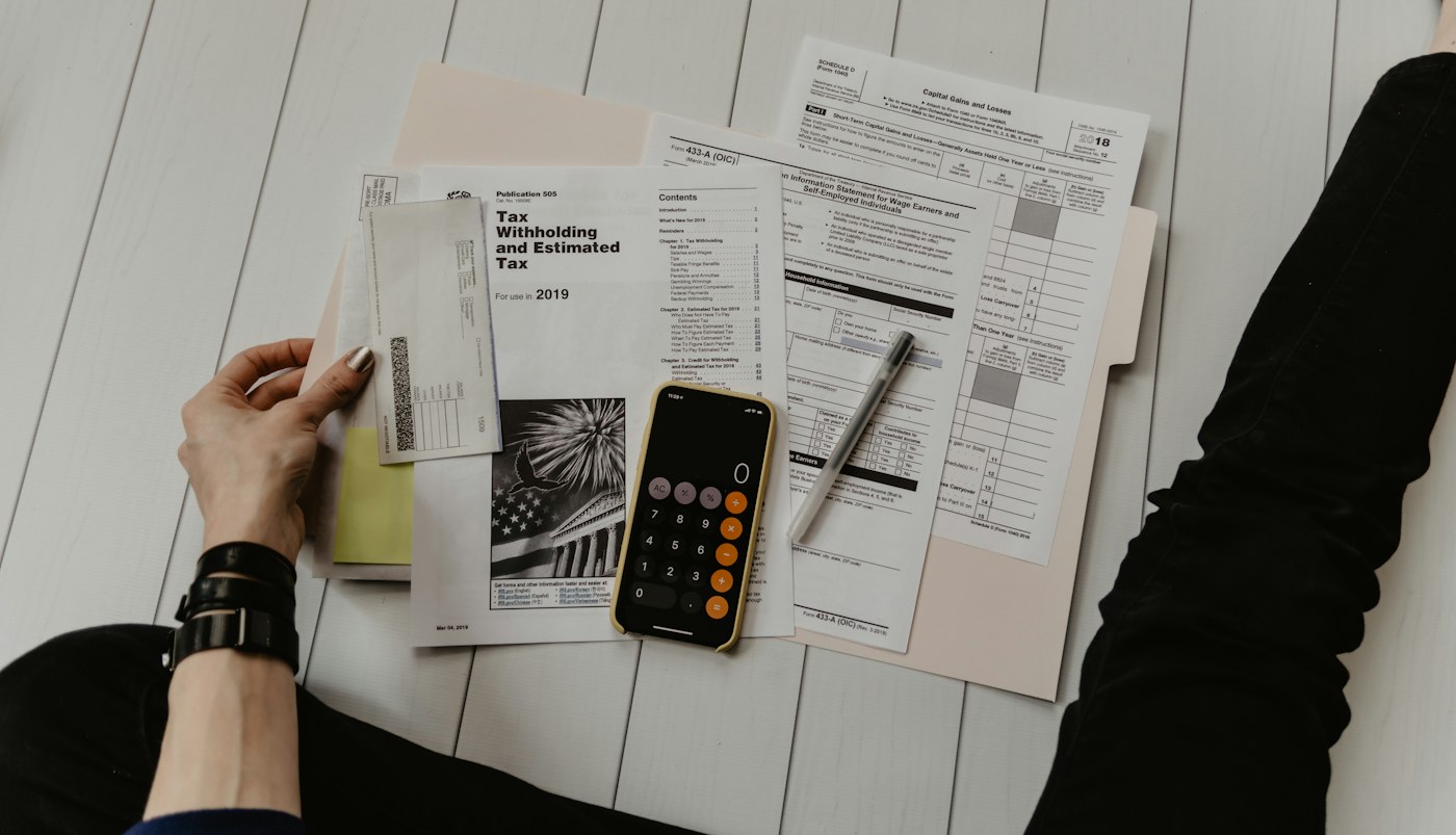 Documentos financieros y calculadora, procesos de insolvencia